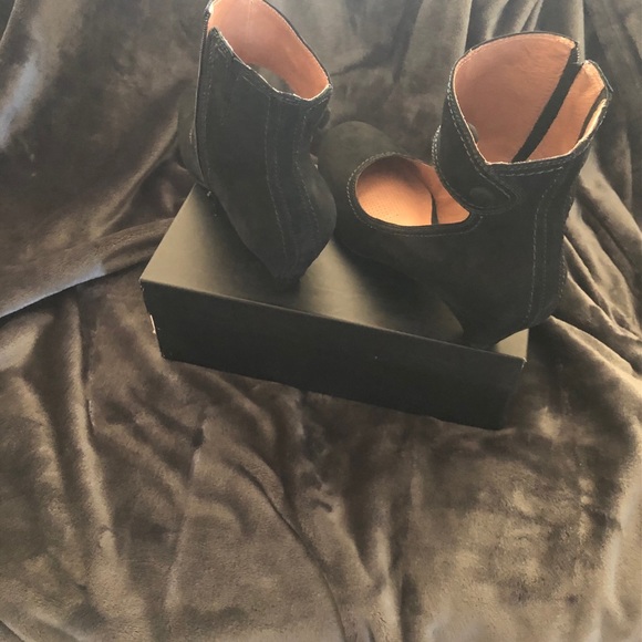 Corso Como Women’s Black Suede shoe boots. - Picture 4 of 13